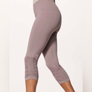 Lululemon Women’s Purple Crop Pant/Leggings Size 2/XS Awakening 17" Misty Mauve